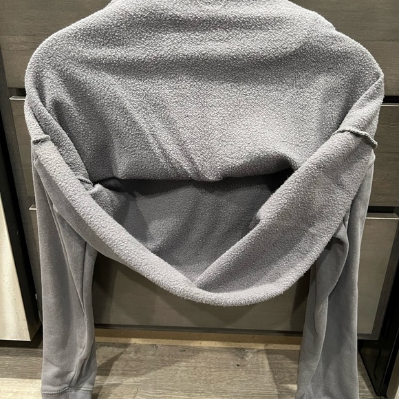 Graphic crop top hoodie - Picture 4 of 5